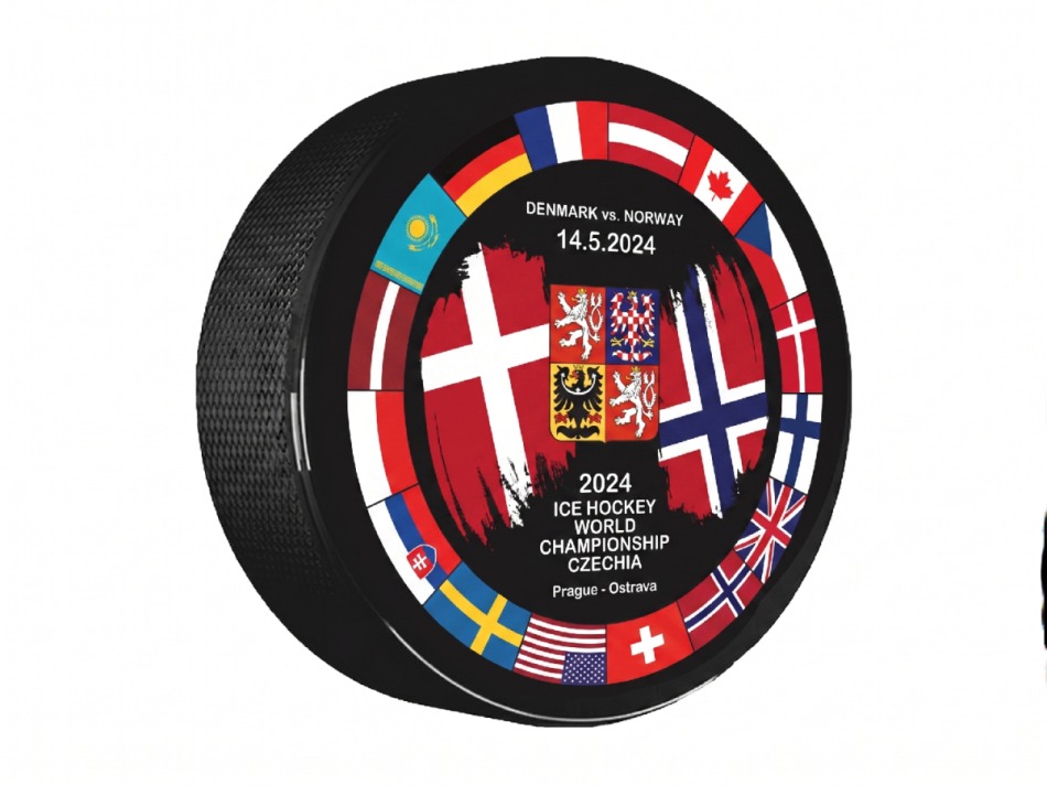 Hokejové reprezentace puk Ice Hockey World Championship Czechia MS 2024 Dueling 14.5.2024 Denmark vs. Norway